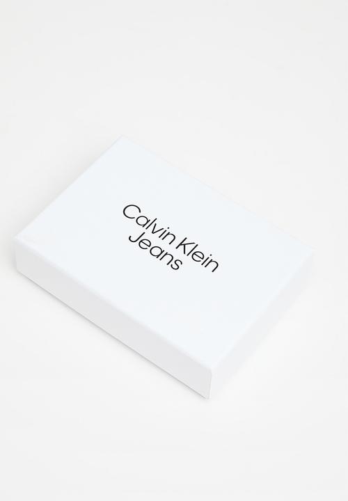 Calvin Klein - Minimal monogram med trifold - black