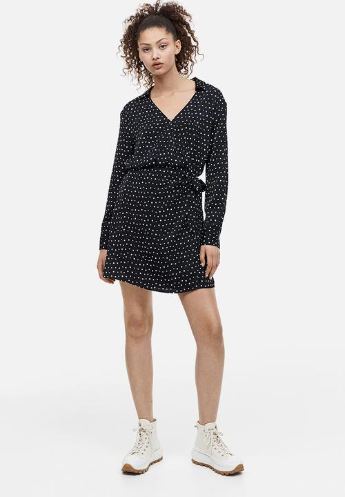 H&M - Satin wrap shirt dress - black spotted