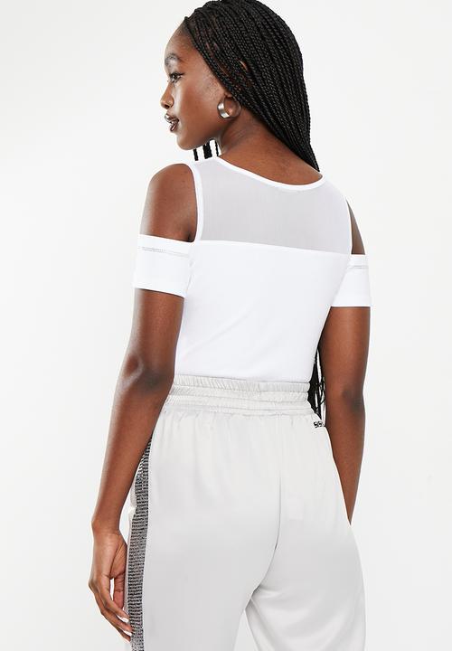 SISSY BOY - Thrice Good: Cold shoulder fashion top - white