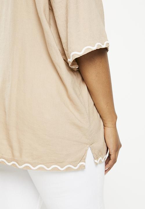 Cotton On - Plus haven short sleeve shirt - coral embroidery mid taupe