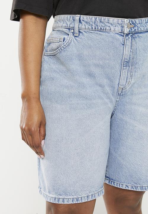 Cotton On - Plus super baggy denim jort - bells blue