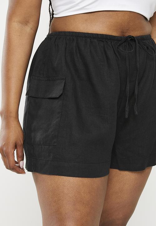 Cotton On - Plus frankie linen cargo short - black