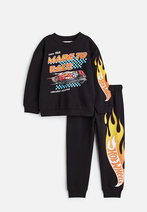 H&M - 2-piece printed sweatshirt set - black / hot wheels 