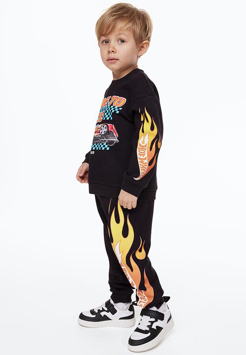 H&M - 2-piece printed sweatshirt set - black / hot wheels 