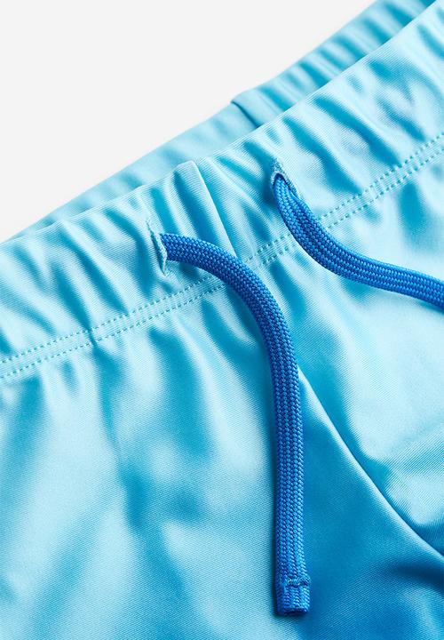 H&M - Printed swimming trunks - light blue hot wheels 
