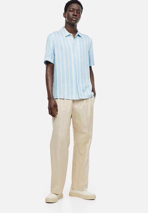 H&M - Regular fit short-sleeved lyocell shirt - light blue / striped 