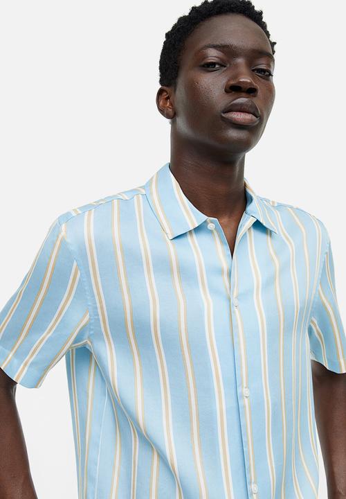 H&M - Regular fit short-sleeved lyocell shirt - light blue / striped 