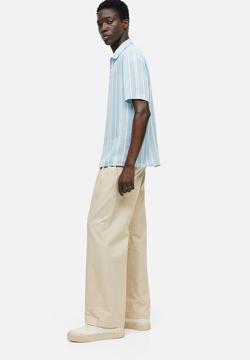 H&M - Regular fit short-sleeved lyocell shirt - light blue / striped 
