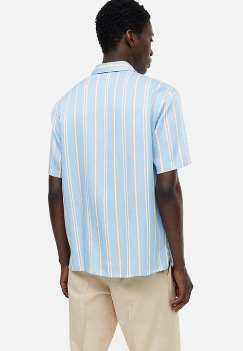 H&M - Regular fit short-sleeved lyocell shirt - light blue / striped 
