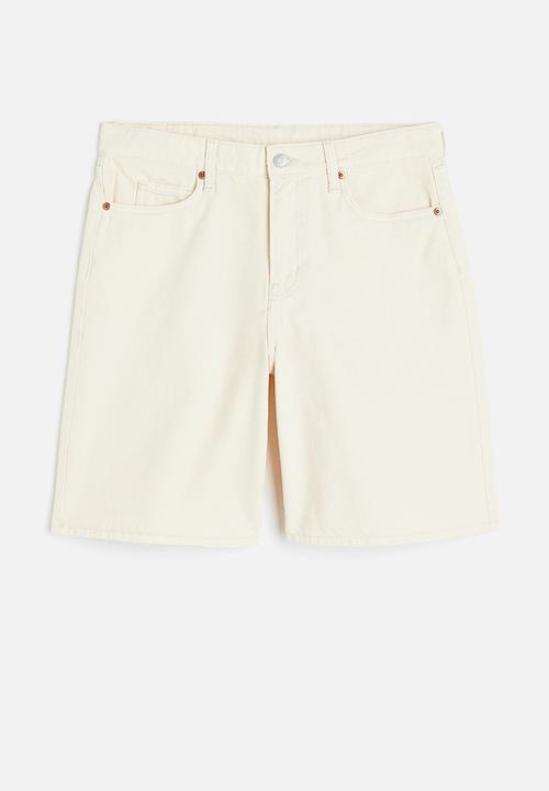 H&M - Curvy fit bermuda baggy low denim shorts - cream