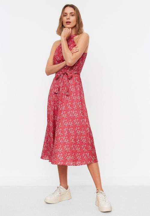 Trendyol - Sleeveless halter neck midi dress - pink