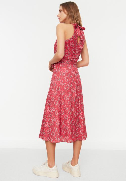 Trendyol - Sleeveless halter neck midi dress - pink