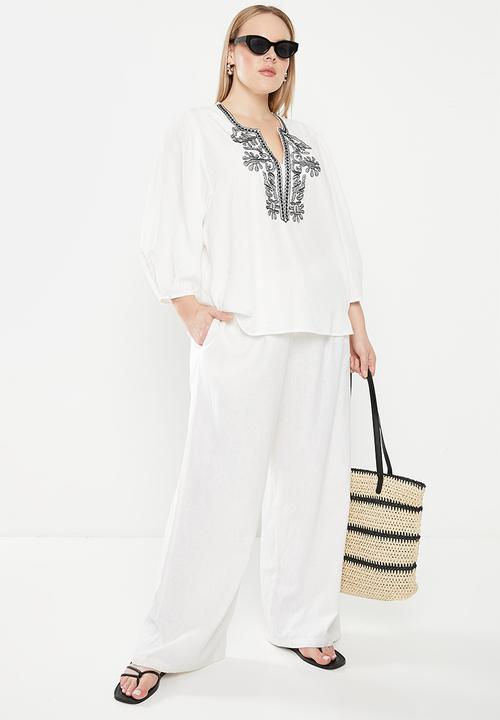 Me&B - Plus embroidered tunic top - white