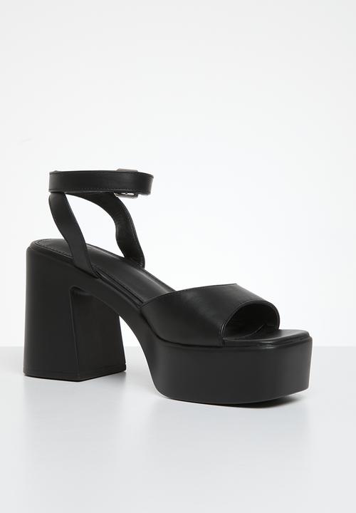 Cotton On - Hanna single strap platform heel - black