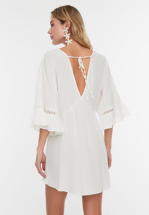 Trendyol - Mini ruffle v-neck beach dress - white