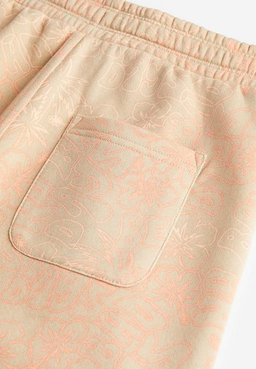 H&M - Patterned sweatshorts - beige patterned 
