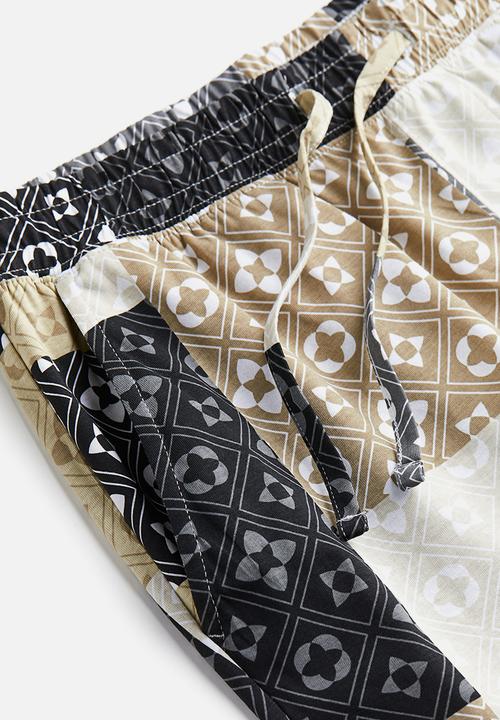H&M - Regular fit pyjama shorts - beige block-patterned