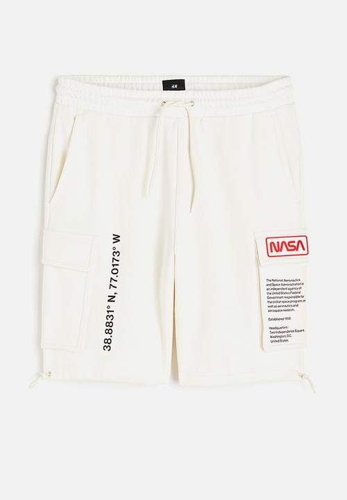 H&M - Printed sweatshirt shorts - cream nasa