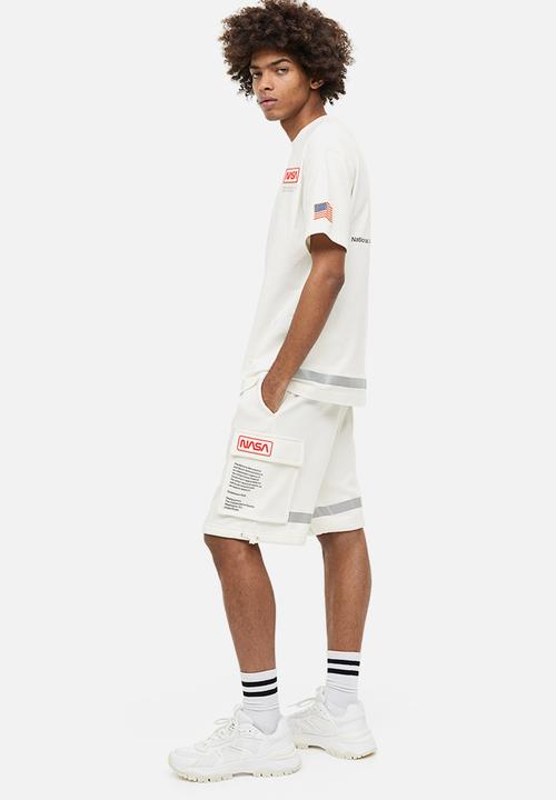 H&M - Printed sweatshirt shorts - cream nasa