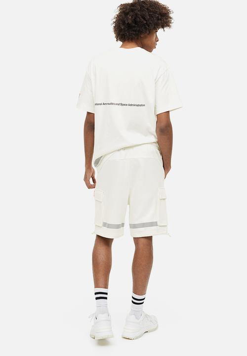 H&M - Printed sweatshirt shorts - cream nasa
