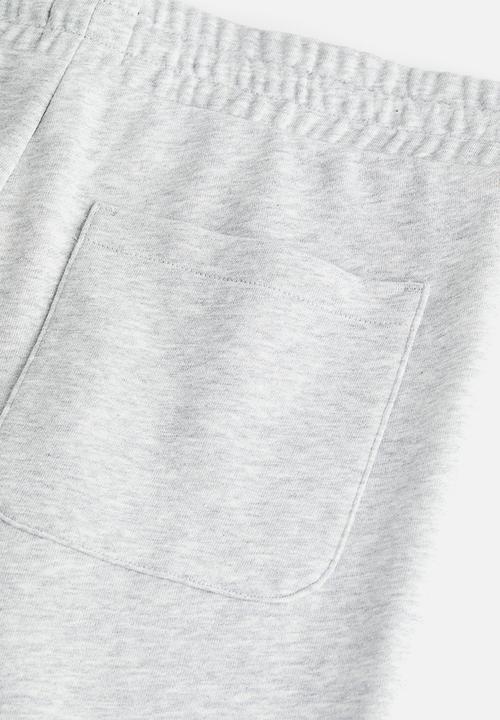 H&M - Regular fit sweatshorts - grey