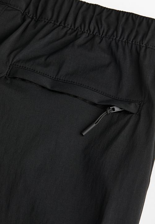 H&M - Regular fit nylon cargo trousers - black