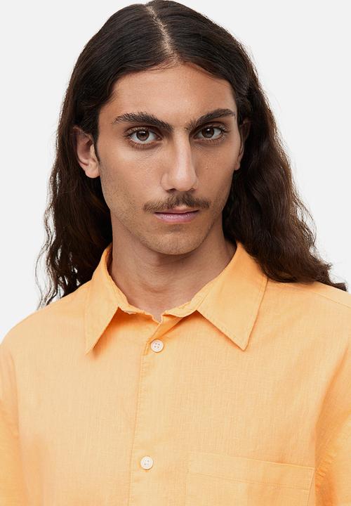 H&M - Relaxed fit short-sleeved linen-blend shirt - apricot 