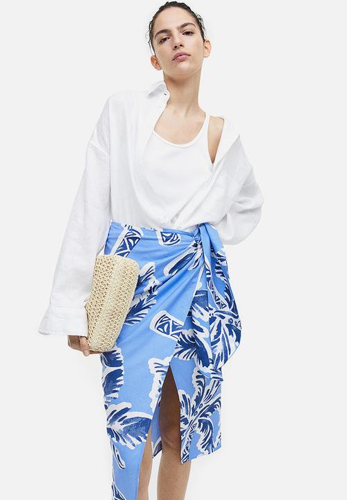 H&M - Linen-blend wrapover skirt - light blue/palm trees