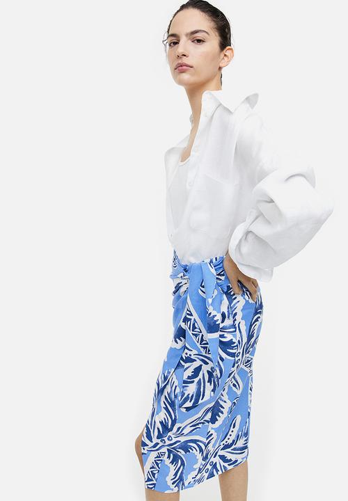 H&M - Linen-blend wrapover skirt - light blue/palm trees