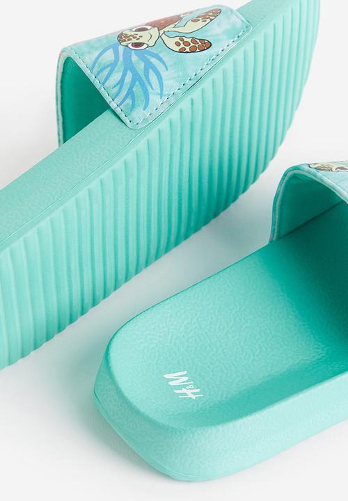 H&M - Printed pool shoes - green