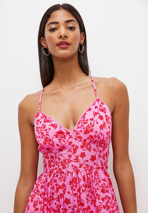 MILLA - strappy fit & flare with tier hem- red pink floral