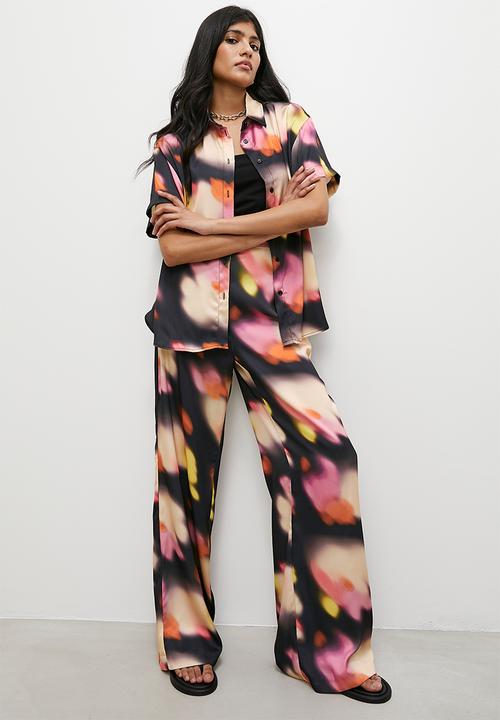 Superbalist - Printed short sleeve shirt - soft focus floral