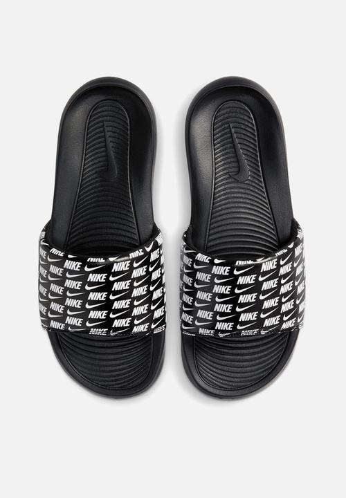 Nike - Victori One - black & white