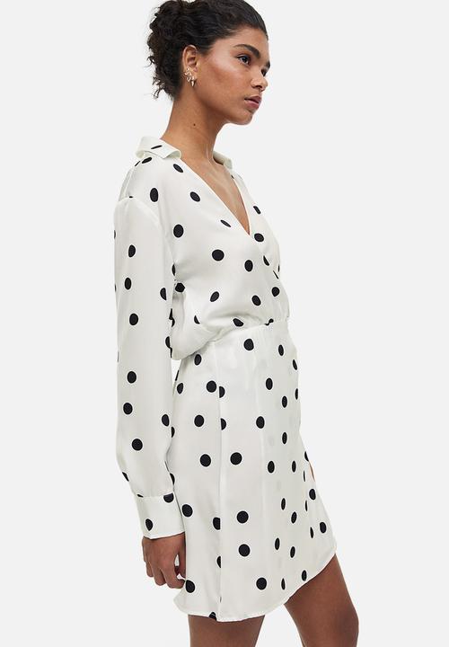 H&M - Satin wrap shirt dress - white spotted 