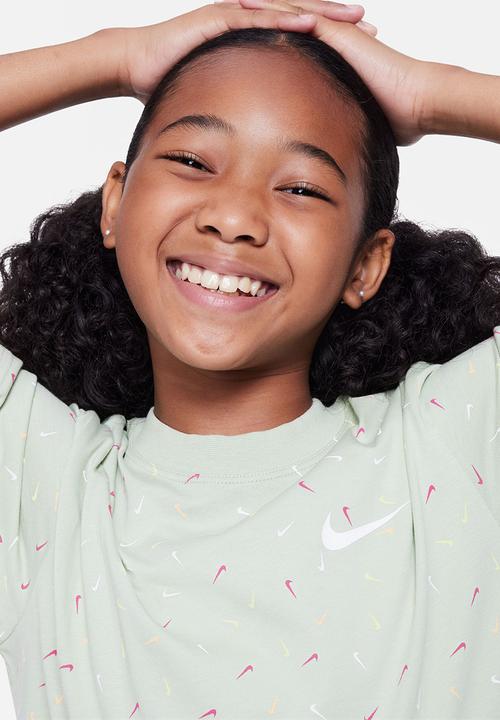 Nike - G nk nsw tee boxy swoosh aop - honeydew