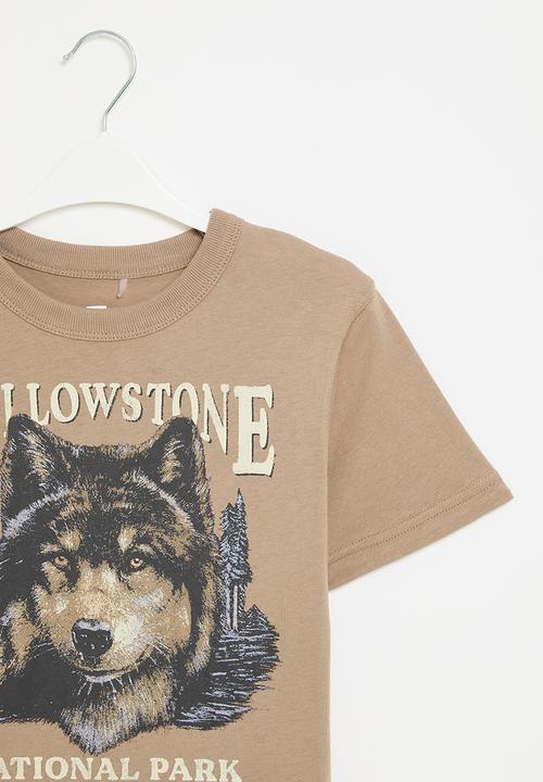 Cotton On - Jonny short sleeve print tee - taupy brown/yellowstone wolf