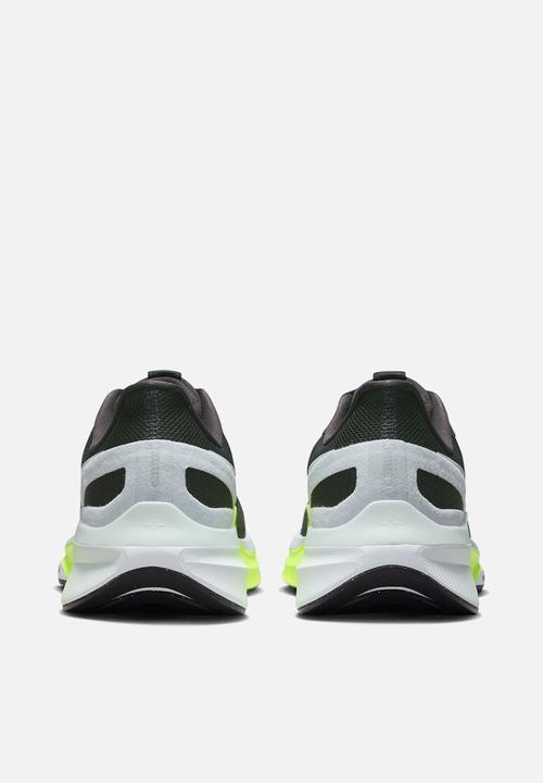 Nike - Structure 25