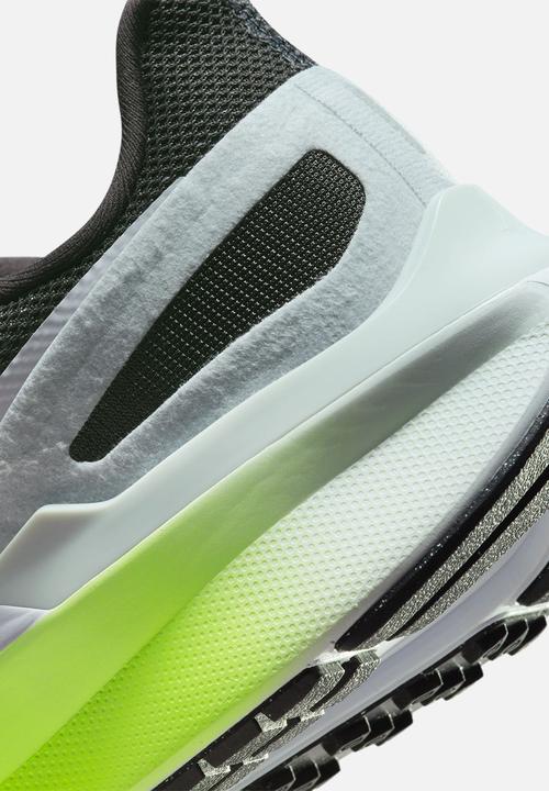 Nike - Structure 25