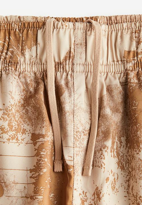 H&M - Fast-drying sports shorts - beige patterned