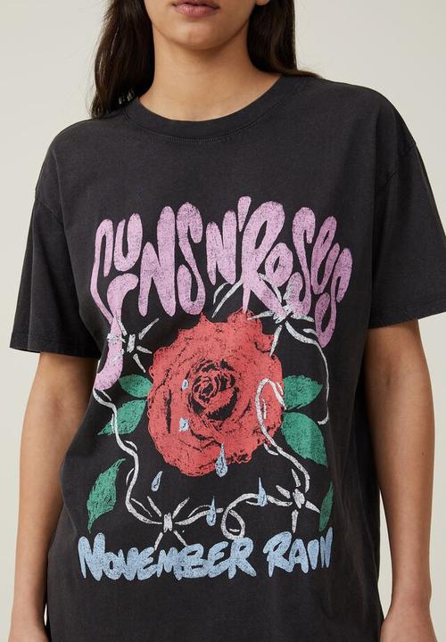 Cotton On - The oversized roses tee - guns n roses november rain/washed black