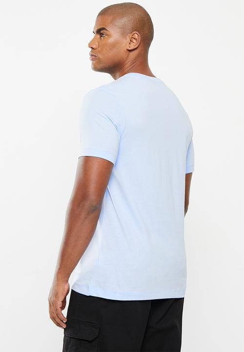 Nike - Nsw tee good chest swsh fs - light marine/white