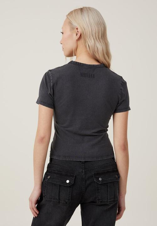 Cotton On - Fitted graphic music longline tee - lcn mt nirvana band polaroid/black