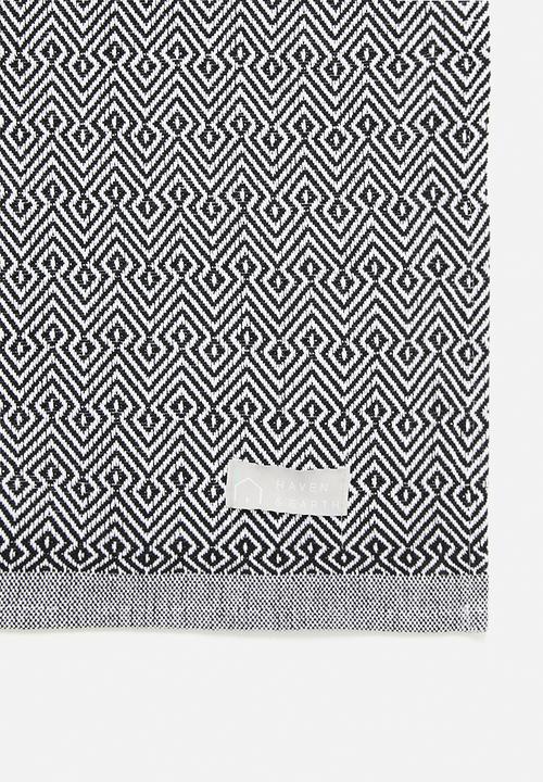 Aranda Blankets - Protea throw - black & white