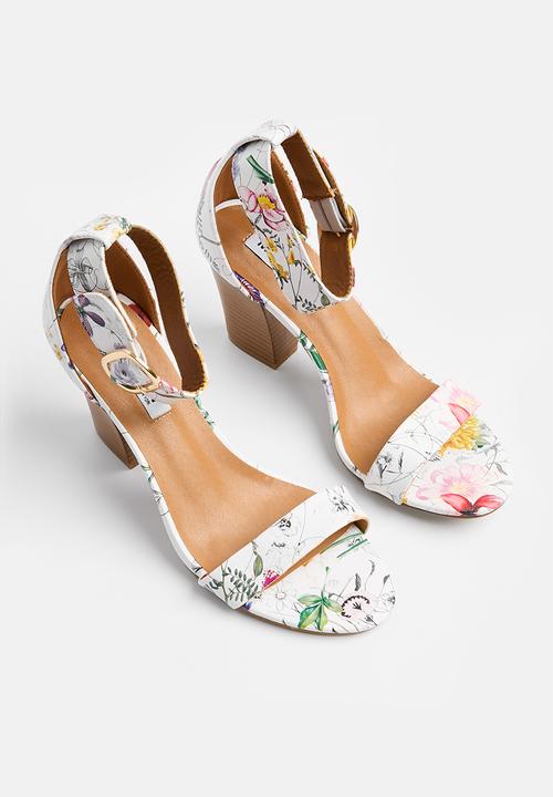 Madison® - Allan 2 ankle strap block heel sandal - white floral
