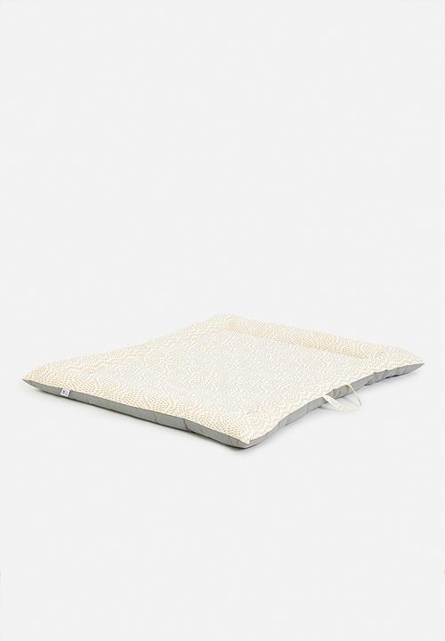 Sixth Floor - Wella playmat - mustard