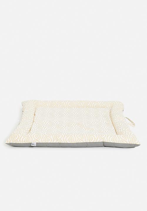 Sixth Floor - Wella playmat - mustard