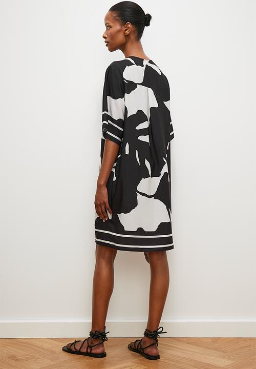 edit - Printed v neck shift dress - black floral