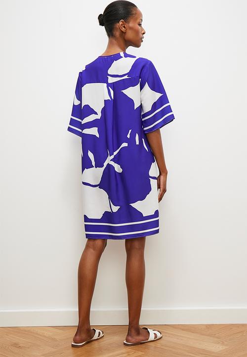 edit - Printed v neck shift dress - blue floral