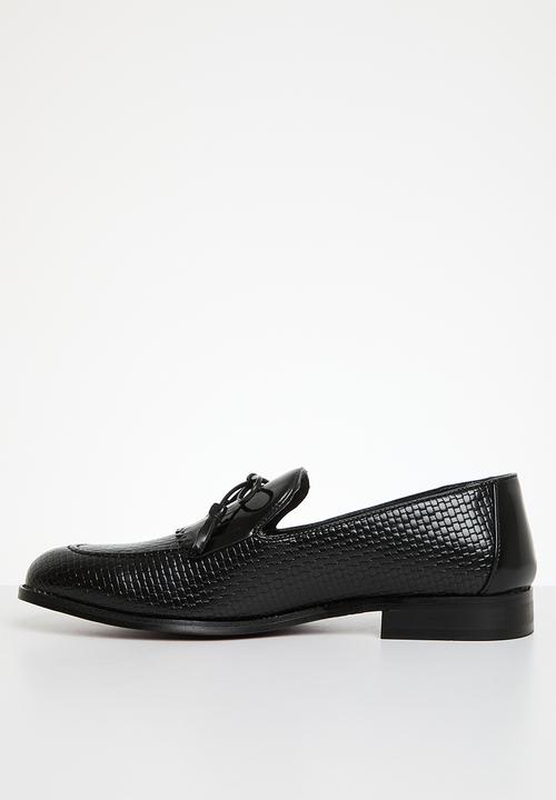 PC - Formal slip on bow - black basket weave 