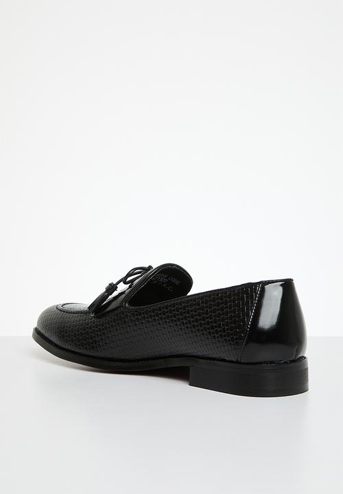 PC - Formal slip on bow - black basket weave 